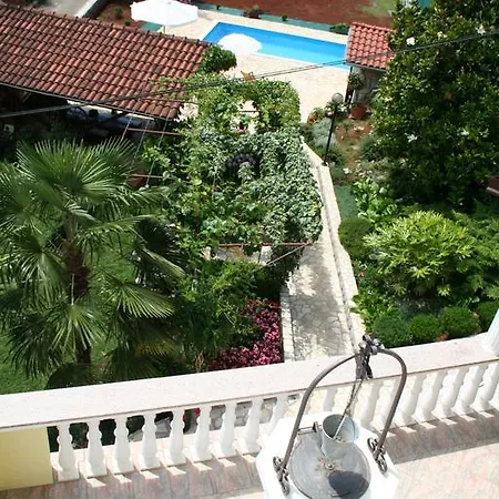 Apartman Petricic With Swimming Pool Ičići