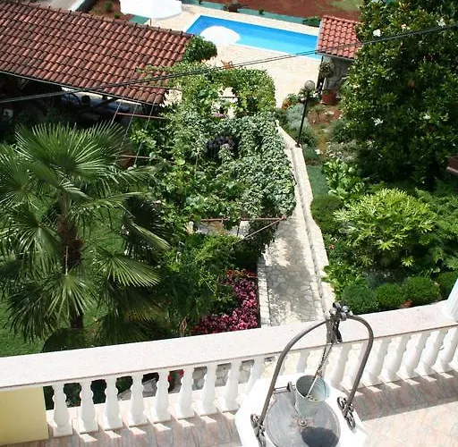 Appartement Petricic With Swimming Pool Ičići