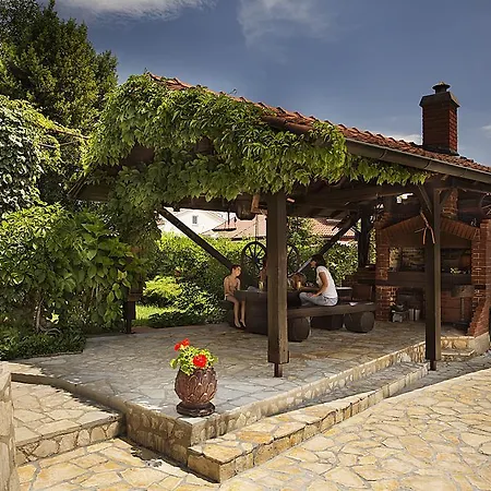 Apartment Petricic With Swimming Pool