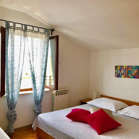 Apartment Petricic With Swimming Pool *